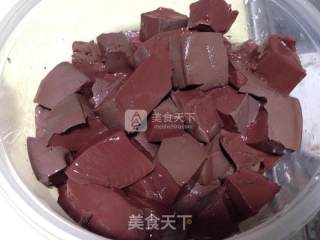 酸辣血旺的做法步骤：1