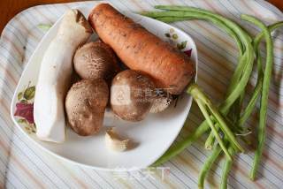 菌菇素菜的做法步骤：1
