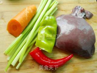 胡萝卜炒猪肝的做法步骤：1