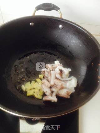 鱿鱼蒜苔的做法步骤：4