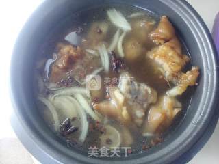 酱焖猪蹄的做法步骤：6