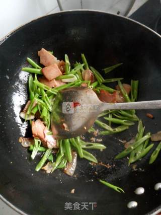 家常炒腊肉的做法步骤：4