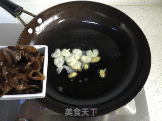 儿时的美味--营养滋补清炖黄颡鱼枸杞豆腐汤的做法步骤：7