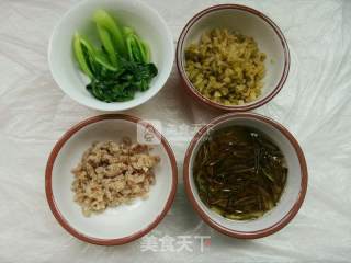 开洋葱油拌面的做法步骤：2
