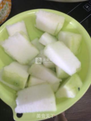 竹荪排骨冬瓜汤的做法步骤：2