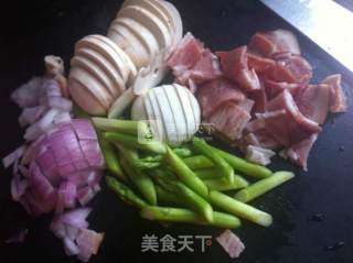 奶油蘑菇培根意面的做法步骤：1