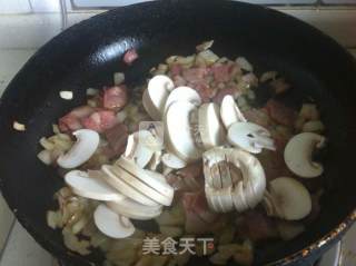 奶油蘑菇培根意面的做法步骤：5