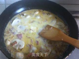 奶油蘑菇培根意面的做法步骤：6