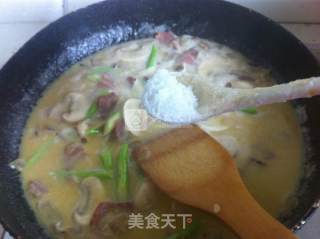 奶油蘑菇培根意面的做法步骤：8
