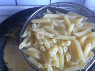 奶油蘑菇培根意面的做法步骤：11