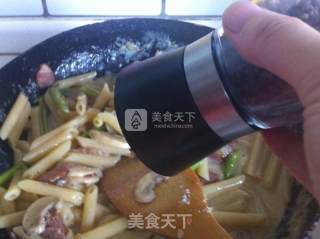 奶油蘑菇培根意面的做法步骤：12
