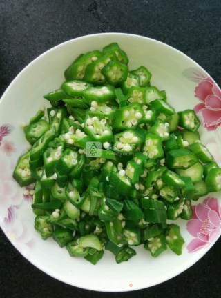 秋葵炒鸡蛋的做法步骤：4