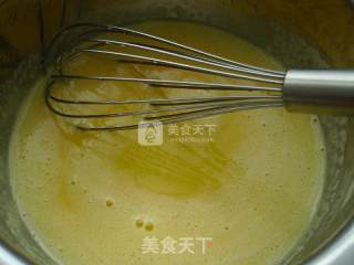 八寸戚风蛋糕的做法步骤：1