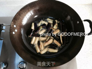 夏季瘦身不是梦：质朴美味豆角烧茄子的做法步骤：7