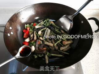 夏季瘦身不是梦：质朴美味豆角烧茄子的做法步骤：14