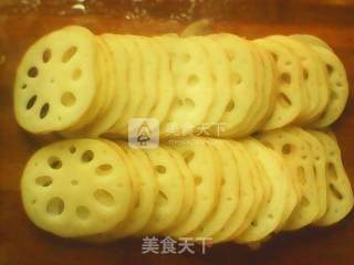 莲藕炒肉的做法步骤：1