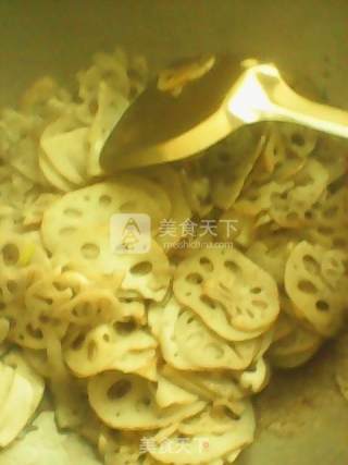 莲藕炒肉的做法步骤：3