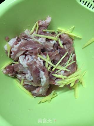 西兰花炒肉片的做法步骤：3