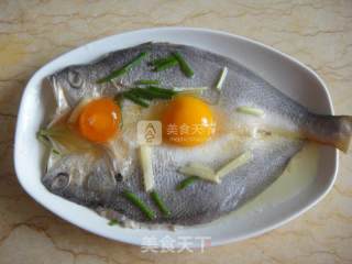 咸蛋蒸黄鱼的做法步骤：5
