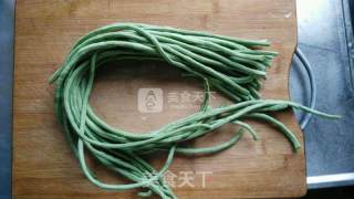 素炒豆角的做法步骤：1