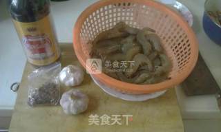 花椒蒜泥鱼露虾的做法步骤：1