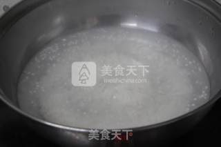 清甜软滑，好吃不腻的甜点——椰汁西米糕的做法步骤：1