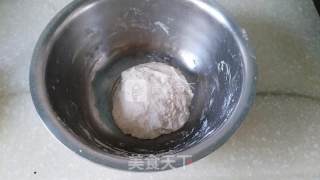 椒盐发面饼的做法步骤：1