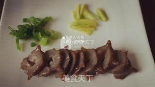 海参小米粥的做法步骤：1