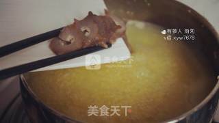 海参小米粥的做法步骤：2
