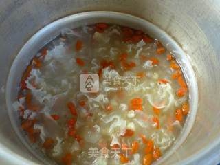 枸杞银耳薏米仁甜汤的做法步骤：10