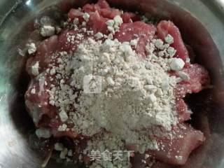 三彩煸肉的做法步骤：3