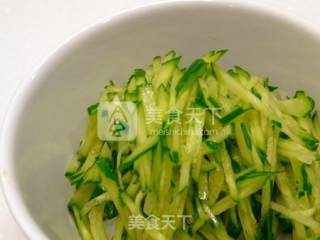 香醋金针菇凉拌 ★ 黄瓜丝 2的做法步骤：2