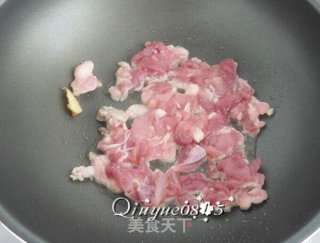 肉炒海鲜菇的做法步骤：3