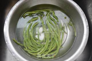 夏天开胃小菜——凉拌酸甜辣豆角的做法步骤：6