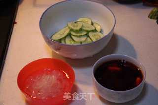 自制辣油凉拌海蜇头的做法步骤：1
