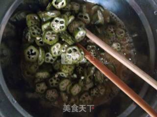 秋葵炒鸡蛋的做法步骤：4