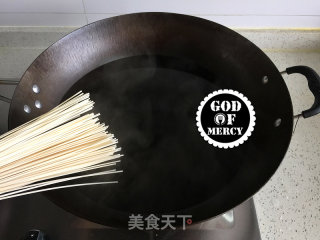 开胃去乏的酸豆角酱牛肉汤面的做法步骤：8