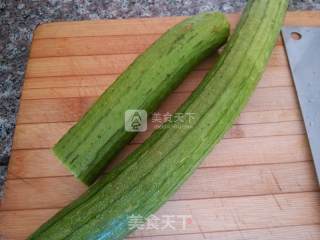 炒丝瓜皮的做法步骤：1
