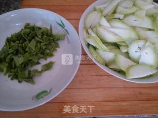 炒丝瓜皮的做法步骤：3