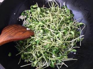 蒜香黑豆苗的做法步骤：7