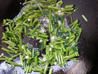 蚝油空心菜的做法步骤：4