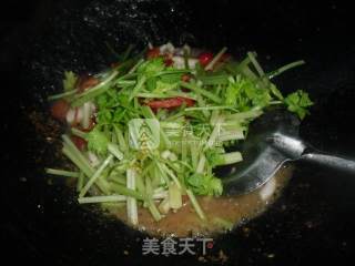 小炒鱿鱼丝的做法步骤：6