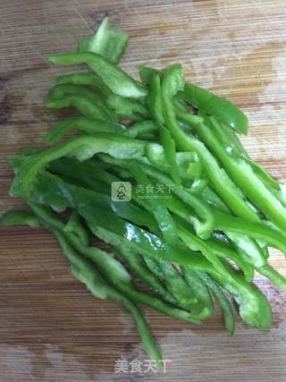 干煸茶树菇的做法步骤：2