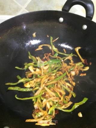 干煸茶树菇的做法步骤：9