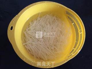 土豆丝芹菜叶汤的做法步骤：3