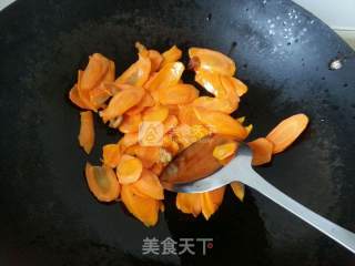 红萝卜炒肉的做法步骤：4