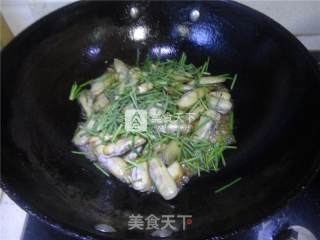 韭菜炒蛏的做法步骤：6