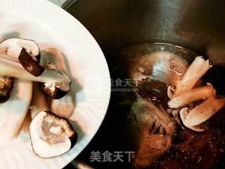 姬松茸杂菌鸡汤的做法步骤：7