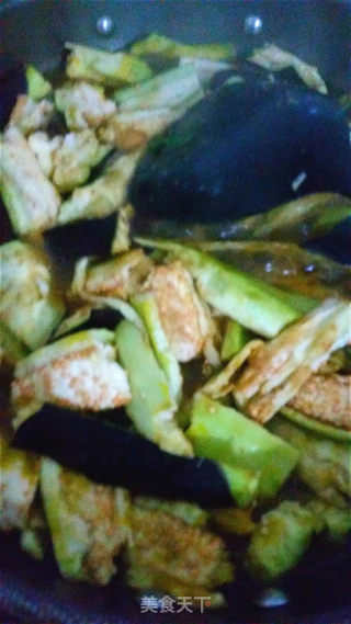 胖头鱼炖手撕茄子的做法步骤：5