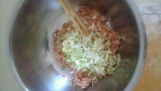 猪肉芹菜饺子的做法步骤：2
